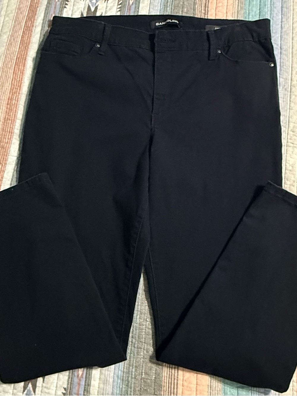 Women’s black Bandolino jeans with soft brushed texture for comfortable fit.